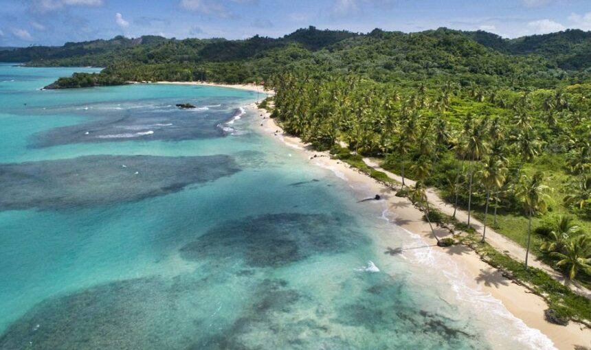 Samana Splendor: Cayo Levantado and Playa Rincón from Bayahibe